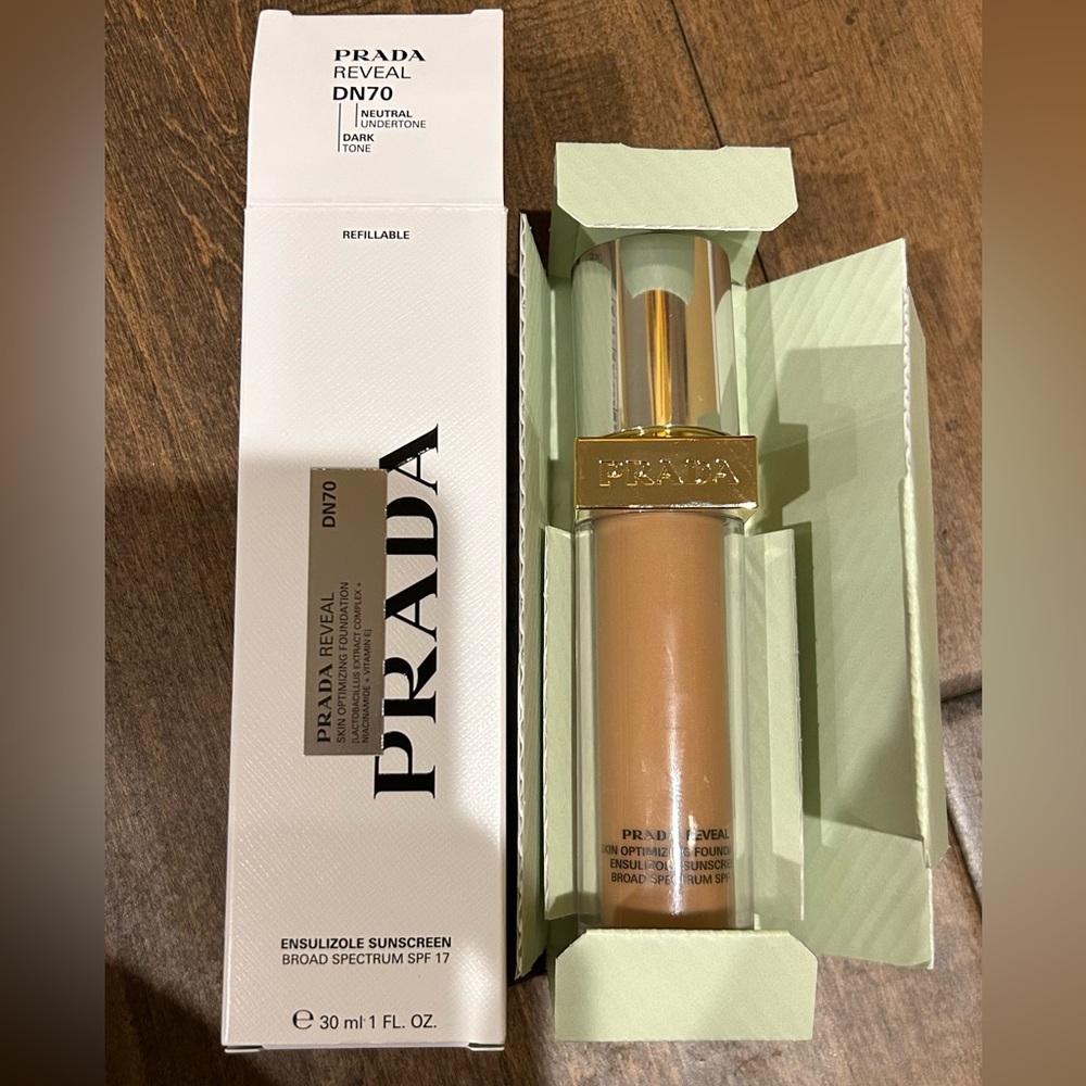 Prada Reveal Skin Optimizing Foundation